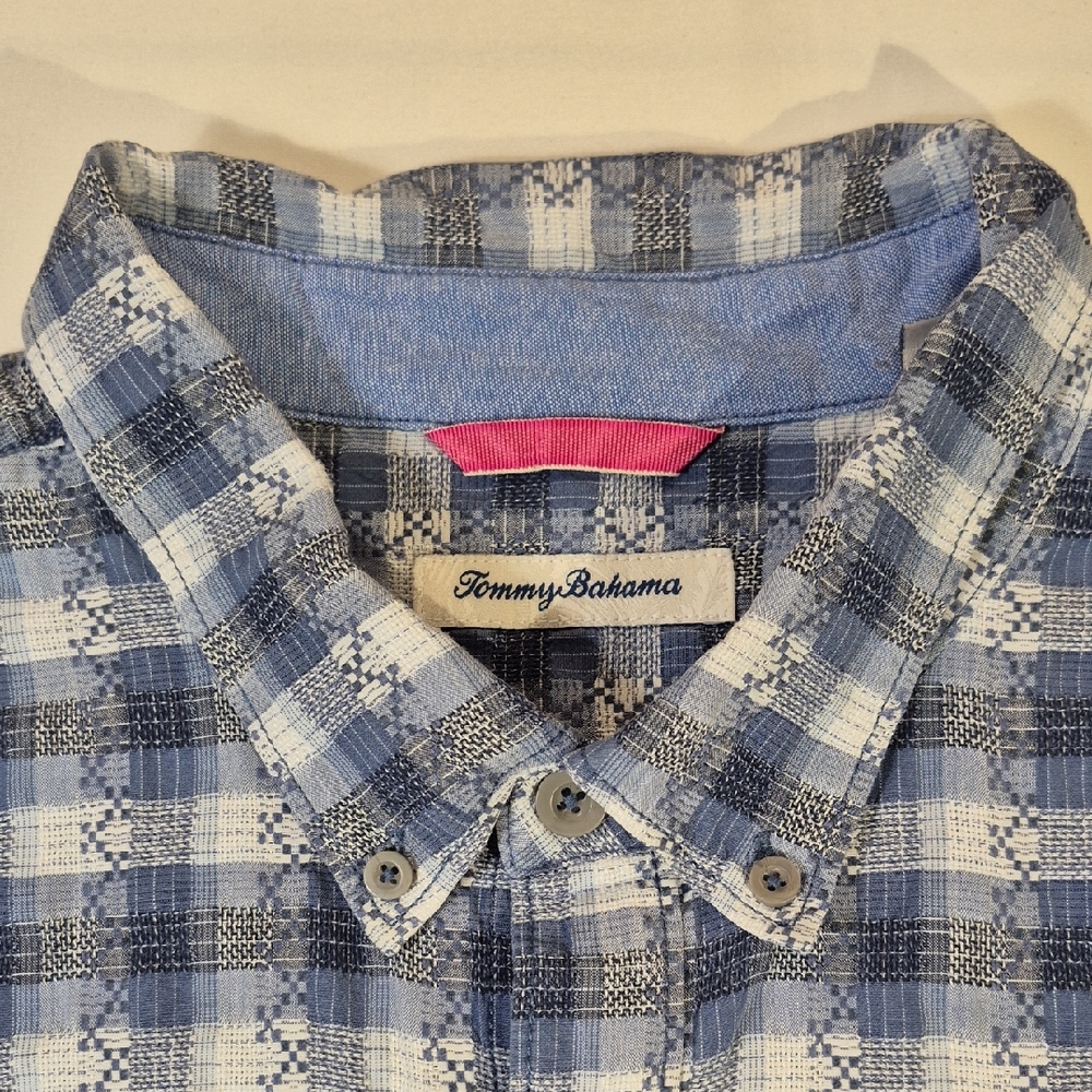 Tommy Bahama XXL Blue and White Casual Button Down Short Sleeve Shirt